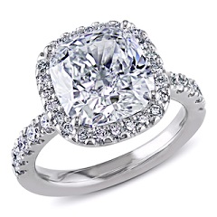 Picture of large diamond ring